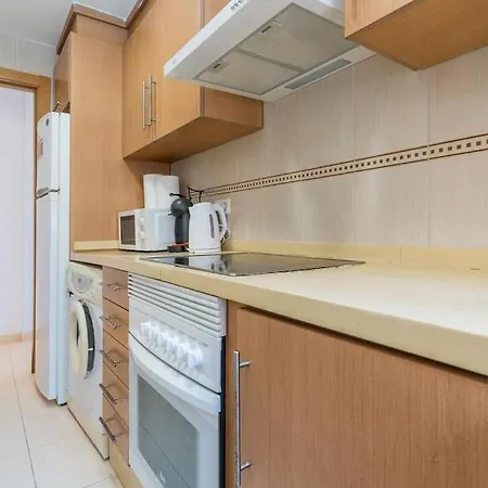 Oropesa Coastal Gem, Pool & Sea View Apartment *