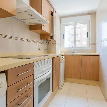 Oropesa Coastal Gem, Pool & Sea View Apartment *