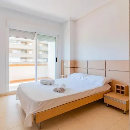 Oropesa Coastal Gem, Pool & Sea View Apartment